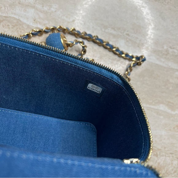 SOLD // 😭Chanel pearl crush vanity bag (2021) - Picture 8 of 10